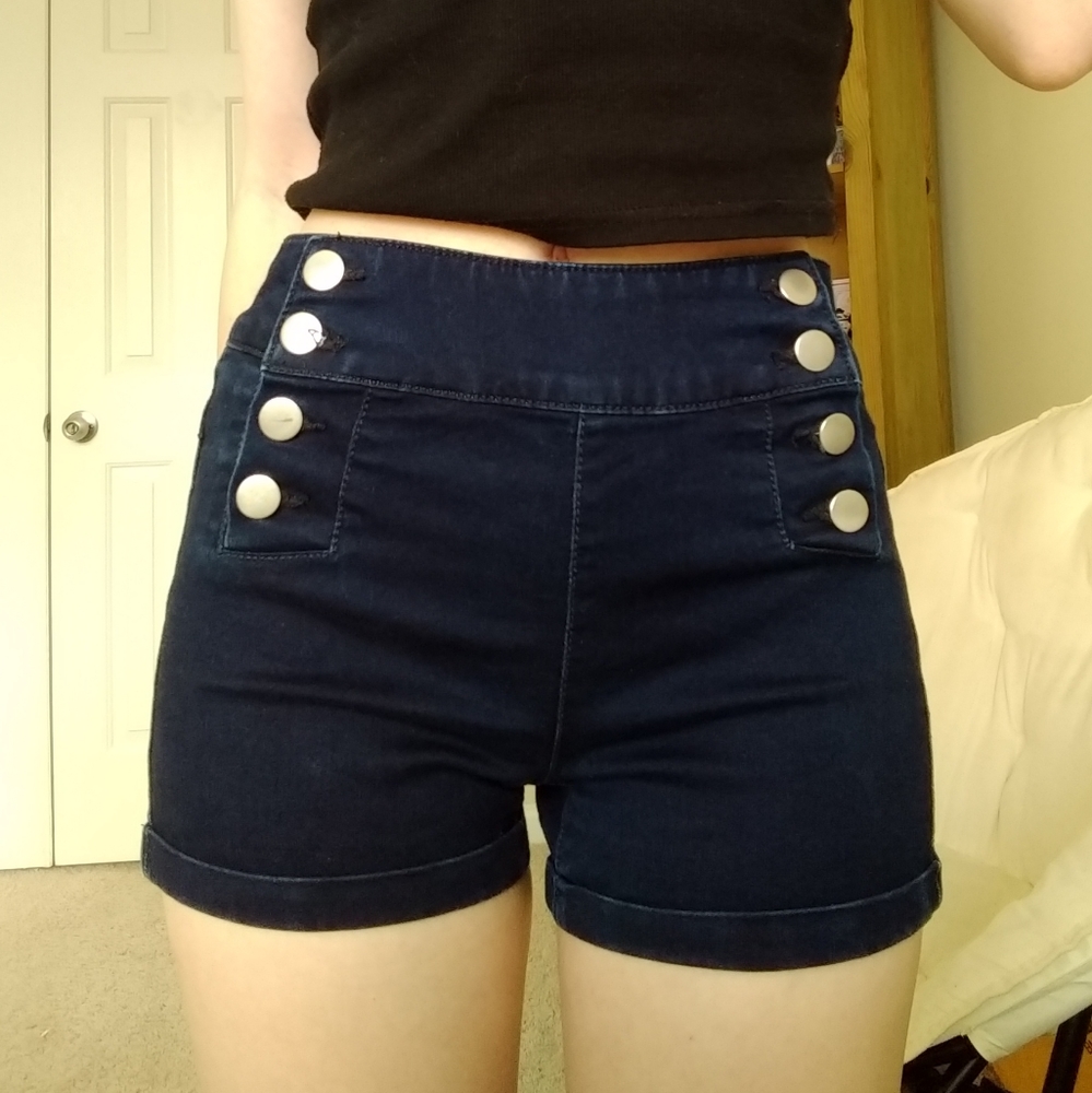 HIGH-WAISTED JEAN SHORTS CUTE